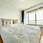 Apartment En Bord De A Avec Loggia, Parking Prive Et Acces Direct A La - Fr-1-338-566