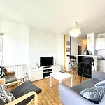 Apartment En Bord De A Avec Loggia, Parking Prive Et Acces Direct A La - Fr-1-338-566 Sète