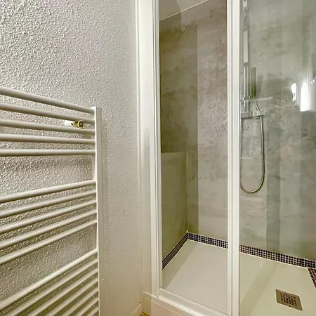 Apartmán En Bord De A Avec Loggia, Parking Prive Et Acces Direct A La - Fr-1-338-566 *
